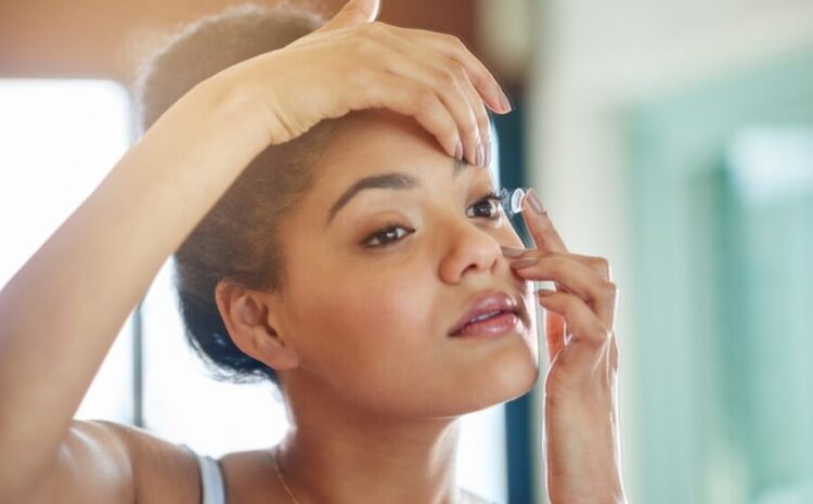  Lentes de contato aumentam risco de problemas na córnea